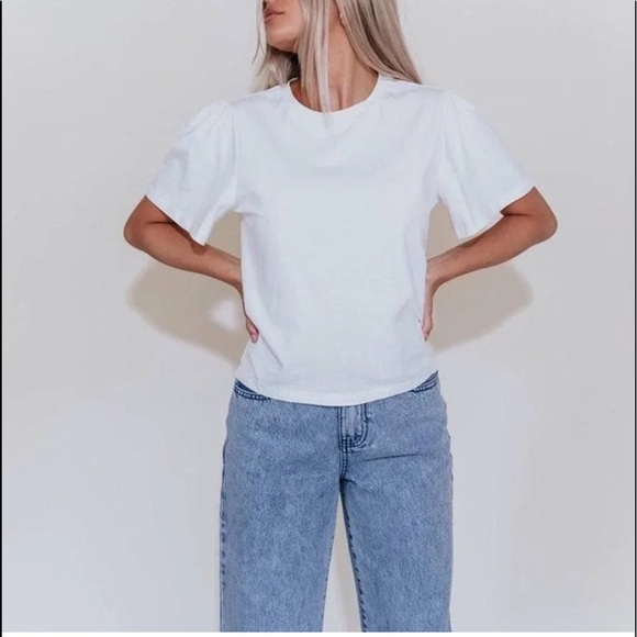 Kittenish Basic B white T size M. NWOT - Picture 3 of 4